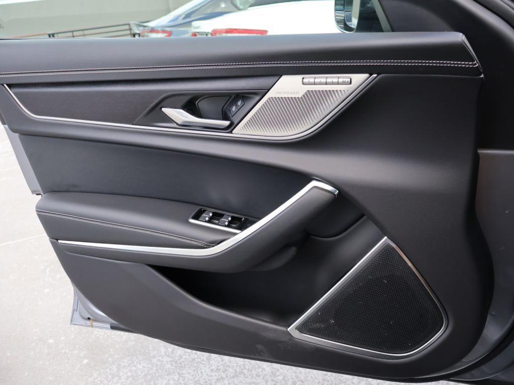 2024 Jaguar XF R-DYNAMIC SE thumbnail 34