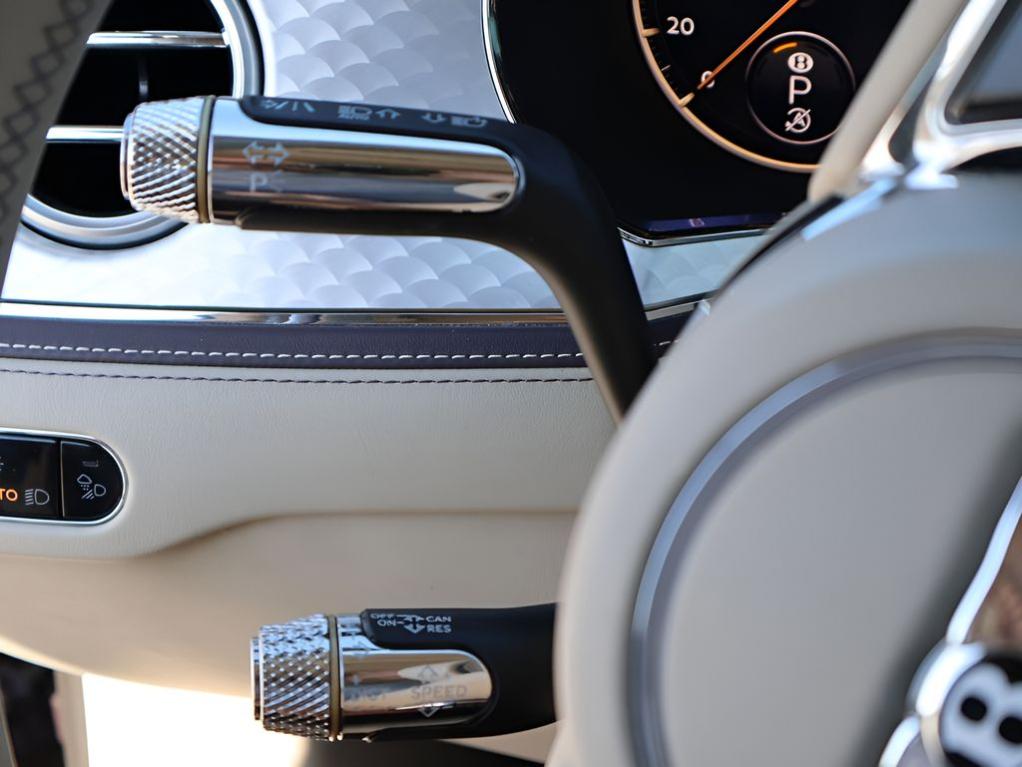 صورة 35 لـ 2023 Bentley FLYING SPUR AZURE