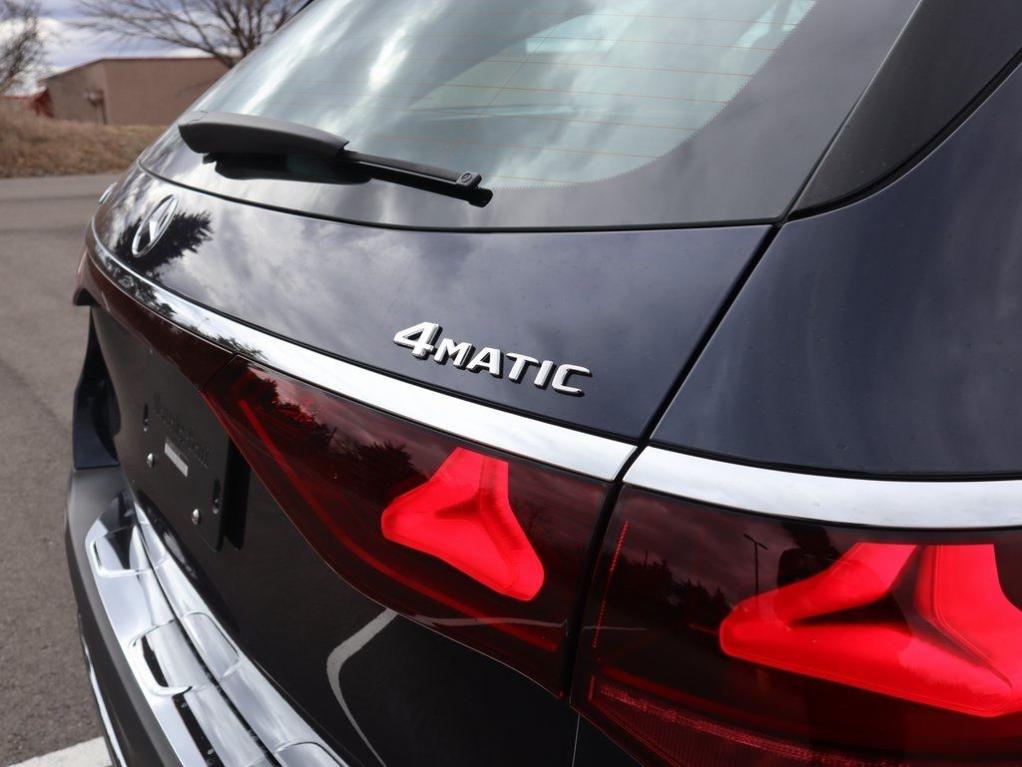 MERCEDES-BENZ E-CLASS - 8