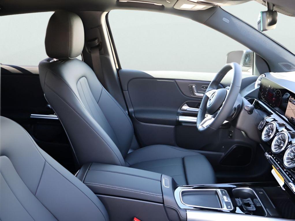 MERCEDES-BENZ GLA - 8