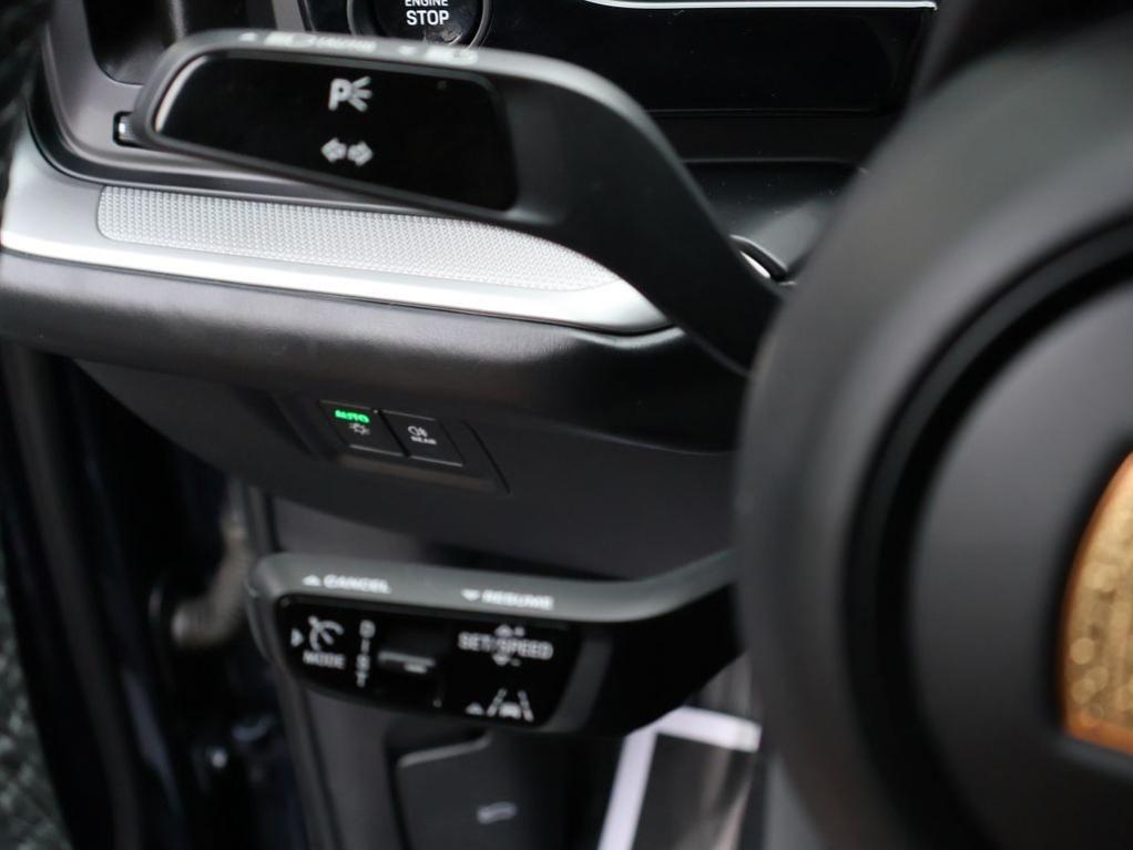 صورة 34 لـ 2024 Porsche CAYENNE S COUPE AWD