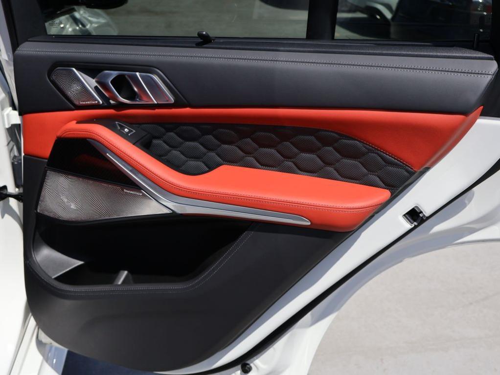 صورة 15 لـ 2024 BMW X5 M COMPETITION