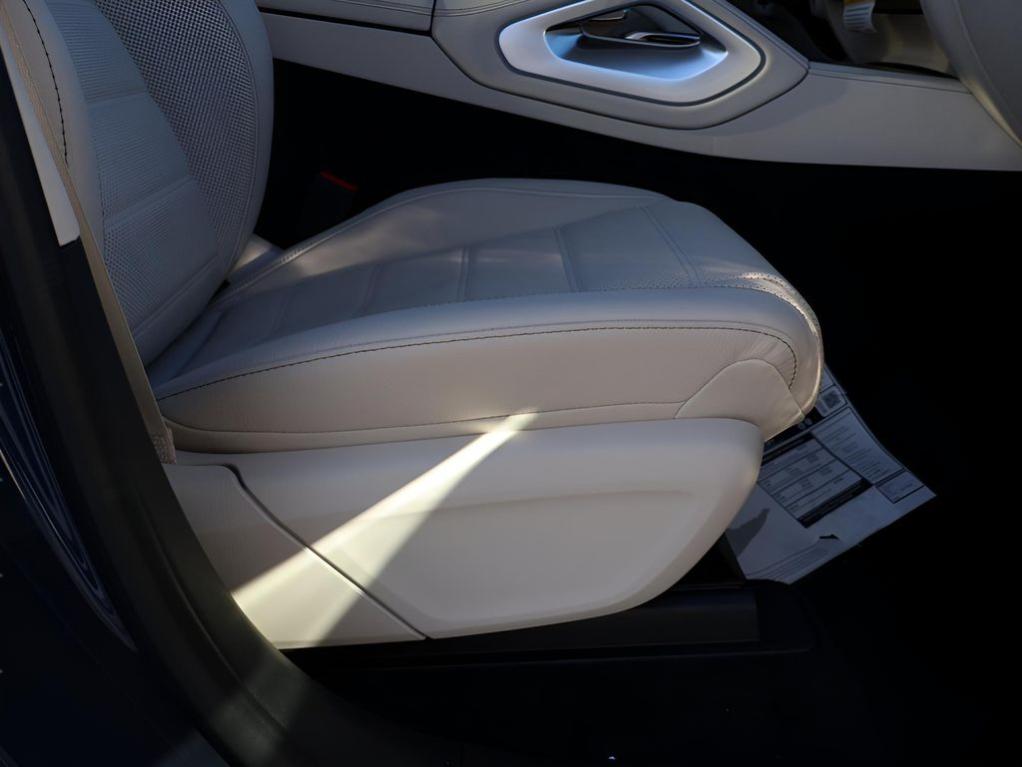 2026 Mercedes-BENZ GLS — миниатюра 12