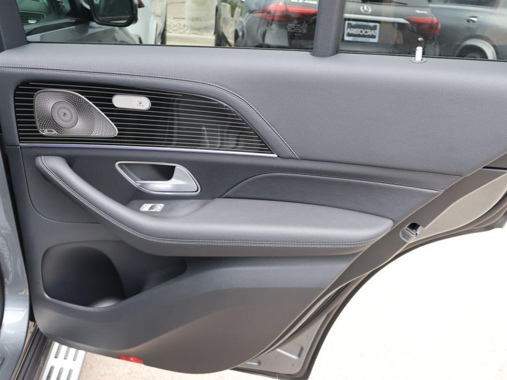 2026 Mercedes-BENZ GLE — миниатюра 14