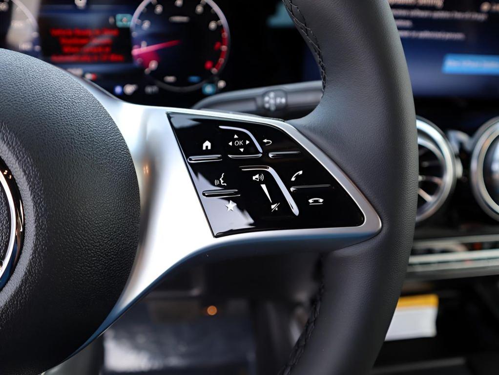 2026 Mercedes-BENZ GLB — миниатюра 39