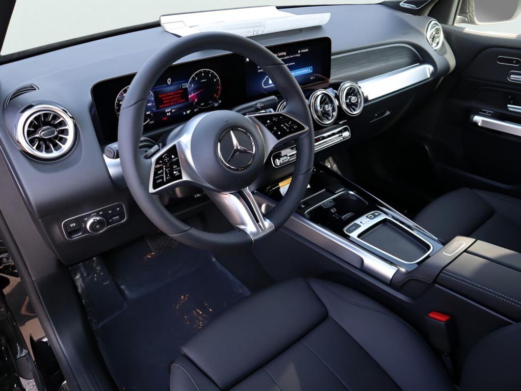 2026 Mercedes-BENZ GLB — миниатюра 31