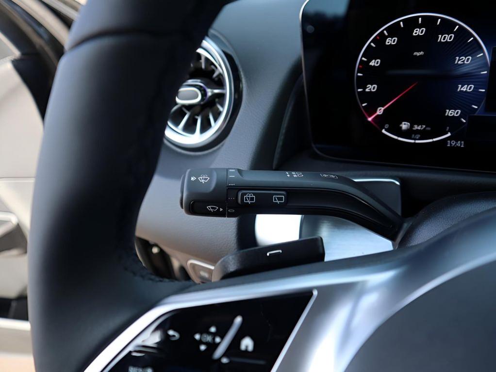 2026 Mercedes-BENZ GLB — миниатюра 41