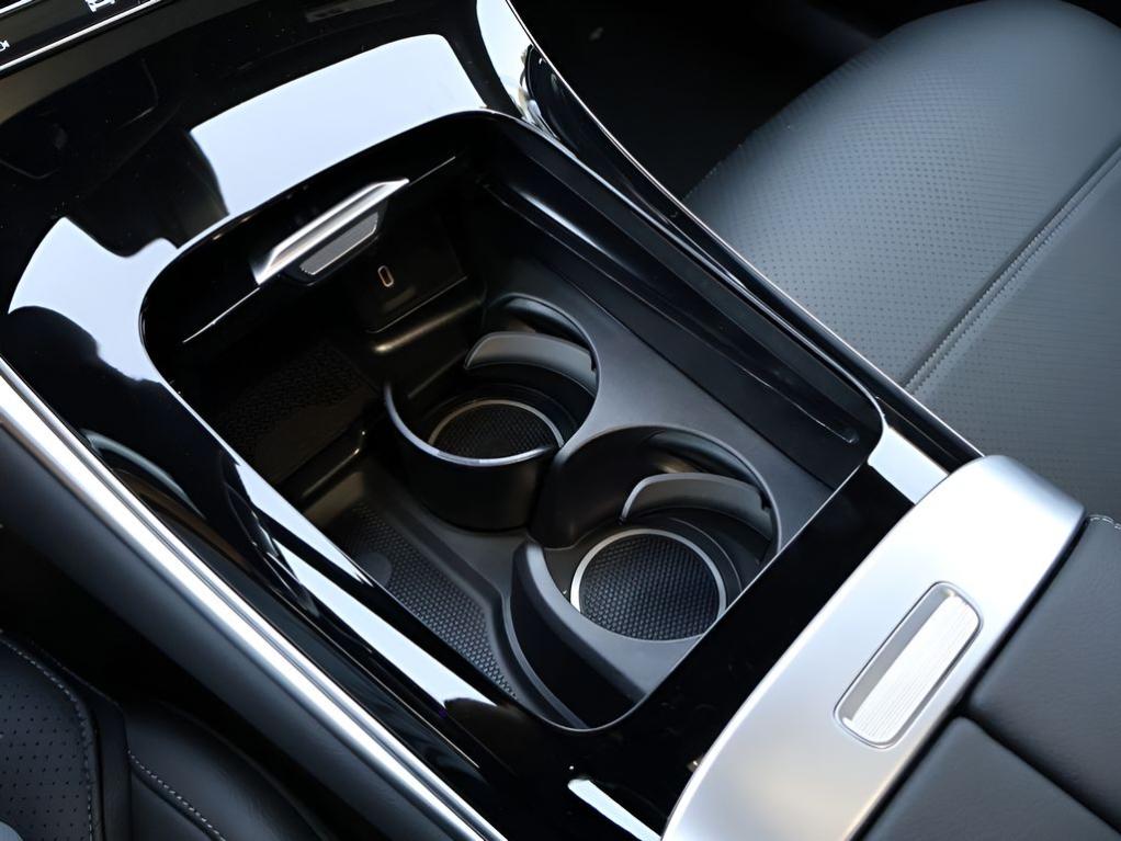 2026 Mercedes-BENZ GLC — миниатюра 26