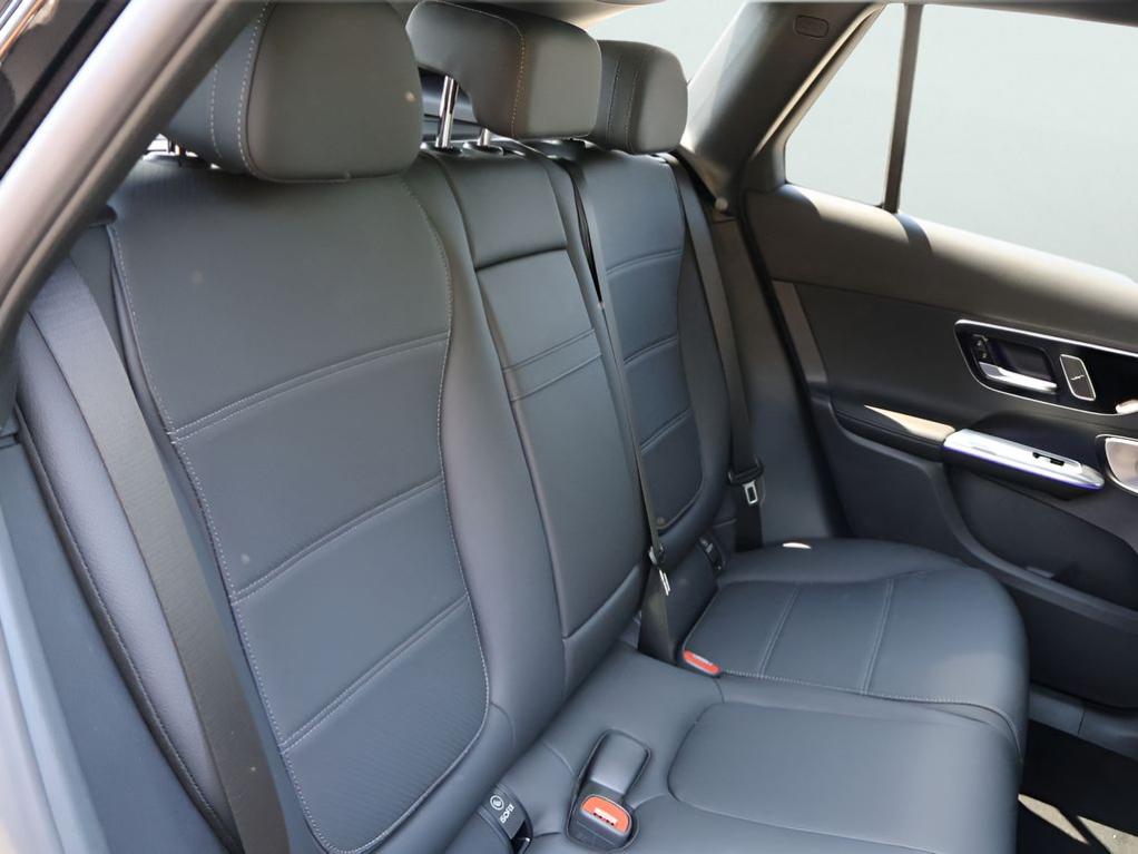 2026 Mercedes-BENZ GLC — миниатюра 12
