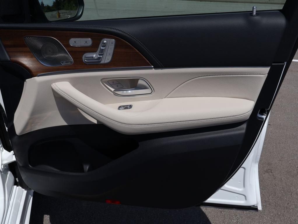2026 Mercedes-BENZ GLE — миниатюра 11
