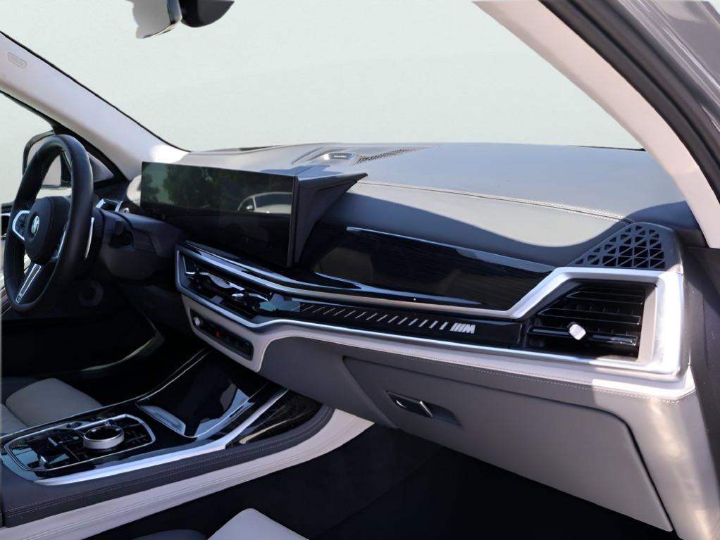 صورة مصغرة 11 لـ 2025 BMW X7 M60I