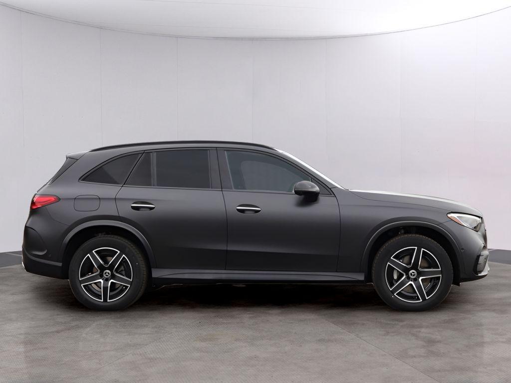 2026 Mercedes-BENZ GLC photo 4