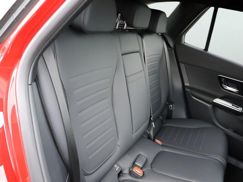 2026 Mercedes-BENZ GLC — миниатюра 12