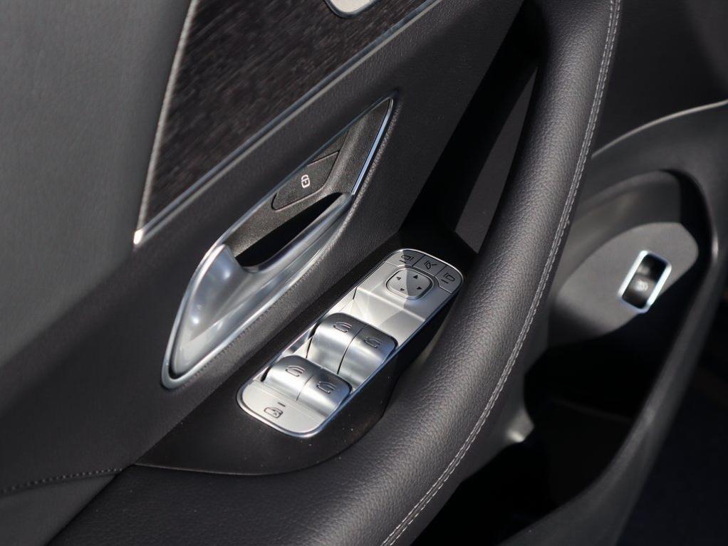 2026 Mercedes-BENZ GLE — миниатюра 23