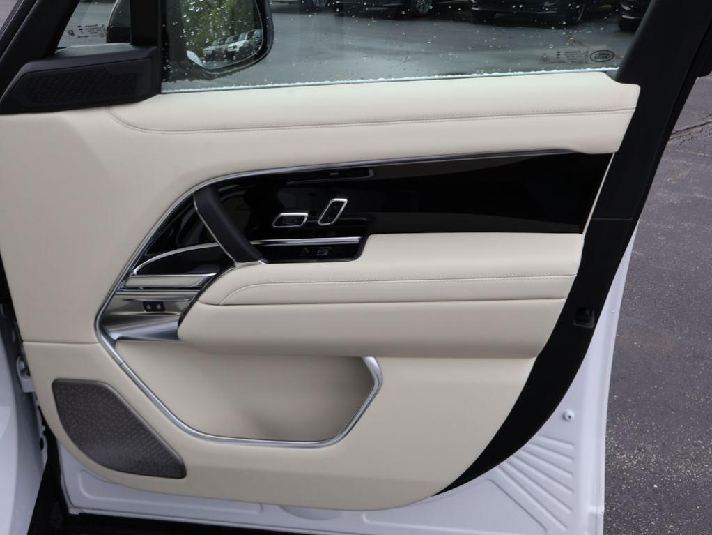 صورة 11 لـ 2026 LAND Rover RANGE ROVER AUTOBIOGRAPHY