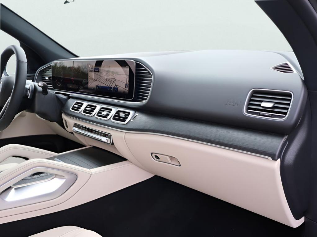 2026 Mercedes-BENZ GLE — миниатюра 11