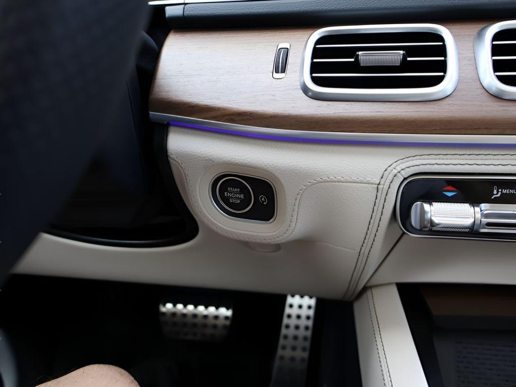 2026 Mercedes-BENZ GLS — миниатюра 29