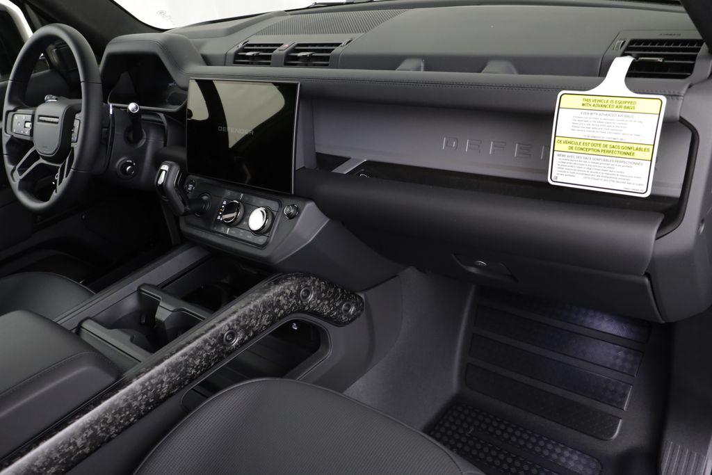 2026 LAND Rover DEFENDER OCTA — миниатюра 22