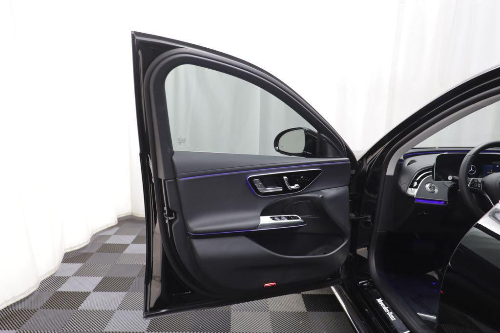 MERCEDES-BENZ E-CLASS - 4