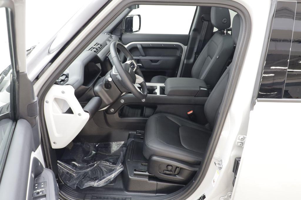 2026 LAND Rover DEFENDER P400 X-DYNAMIC SE — фото 6