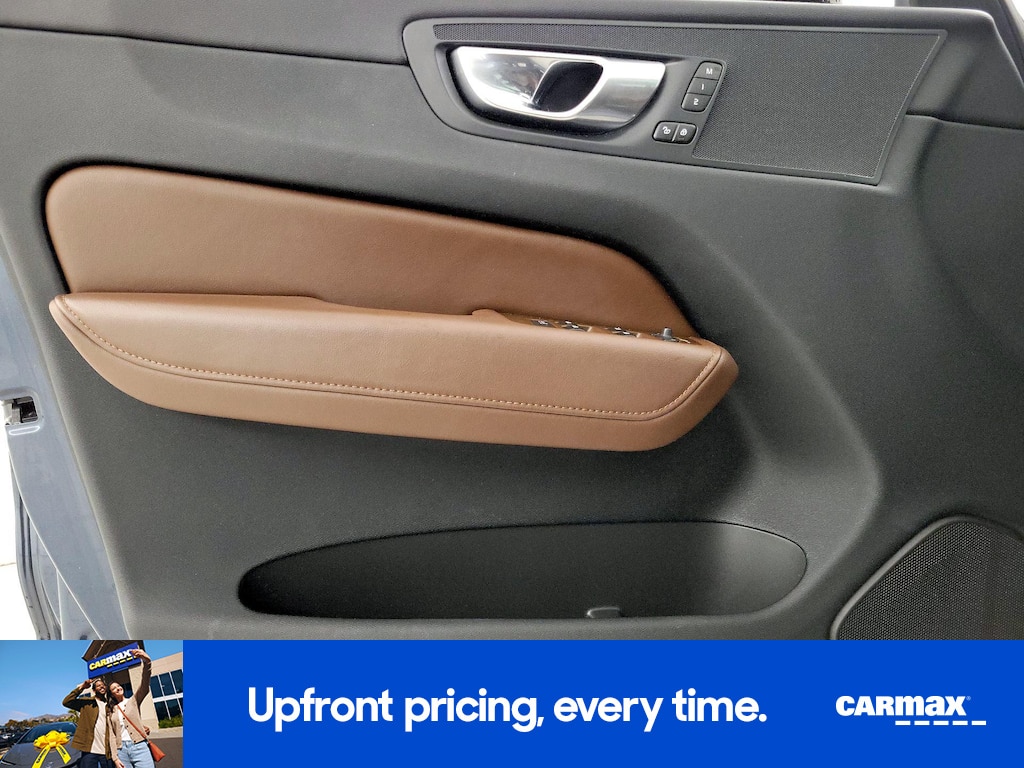صورة مصغرة 15 لـ 2023 Volvo XC60 B5 PLUS DARK THEME