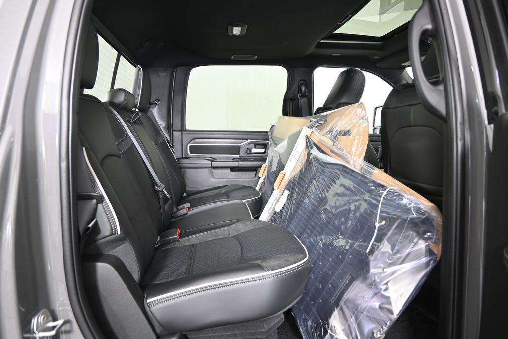 2026 RAM 3500 LARAMIE CREW CAB 4X4 6'4' BOX — миниатюра 16