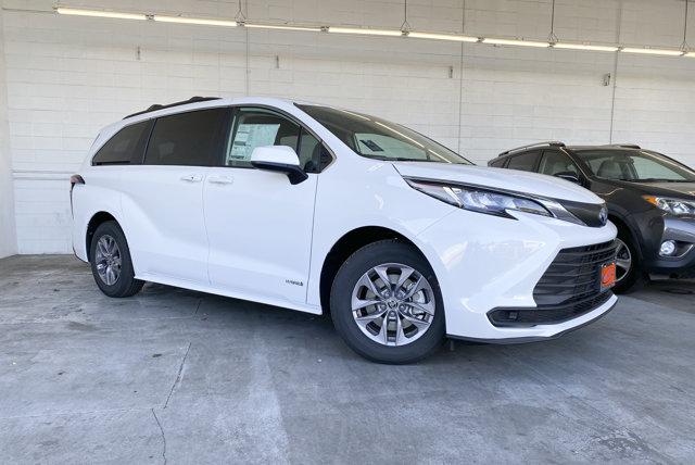 New 2026 Toyota Sienna LE