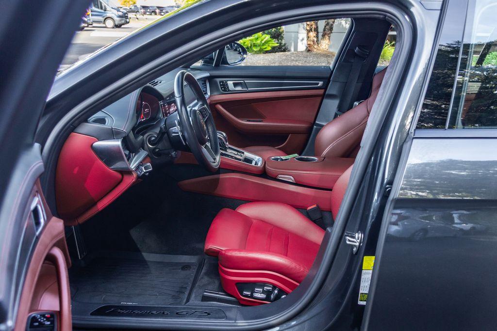صورة 26 لـ 2020 Porsche PANAMERA GTS