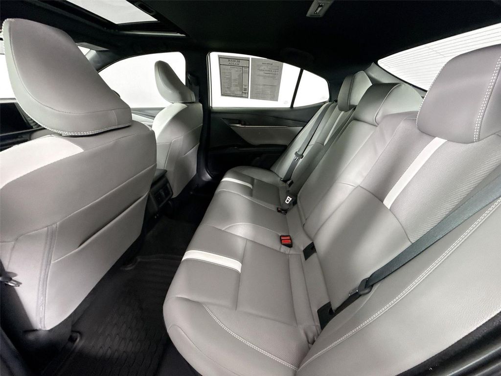 2026 Toyota CAMRY SE 缩略图 31