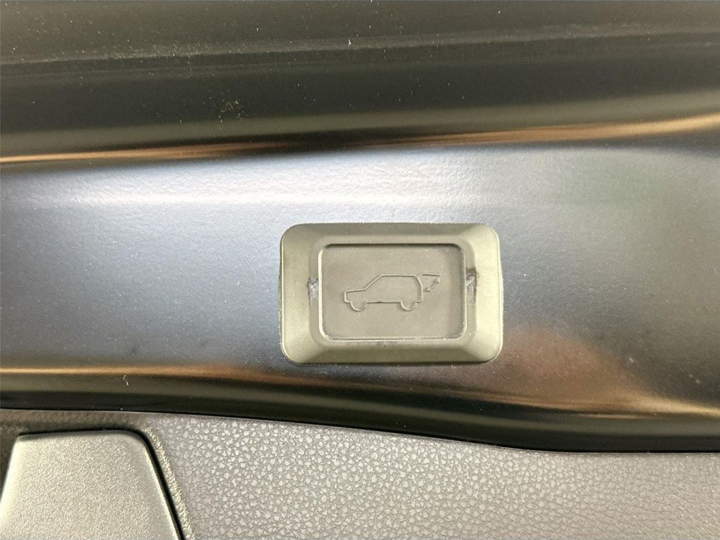2025 Toyota RAV4 XLE PREMIUM 缩略图 38