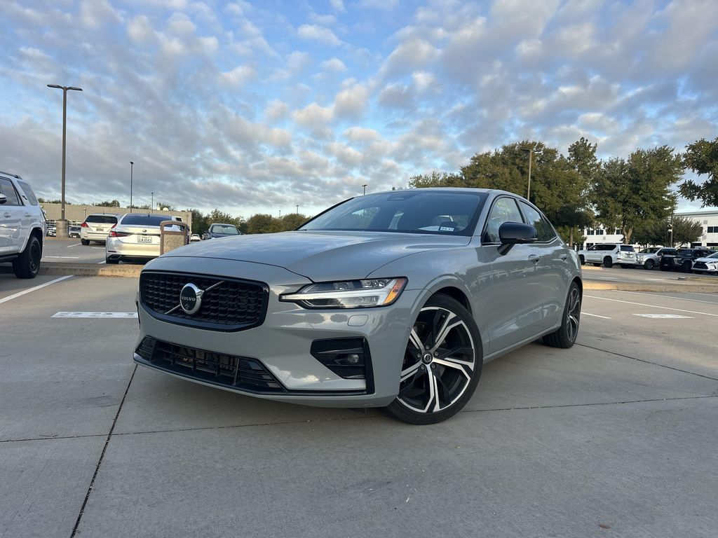 2024 Volvo S60 B5 Plus Dark Theme