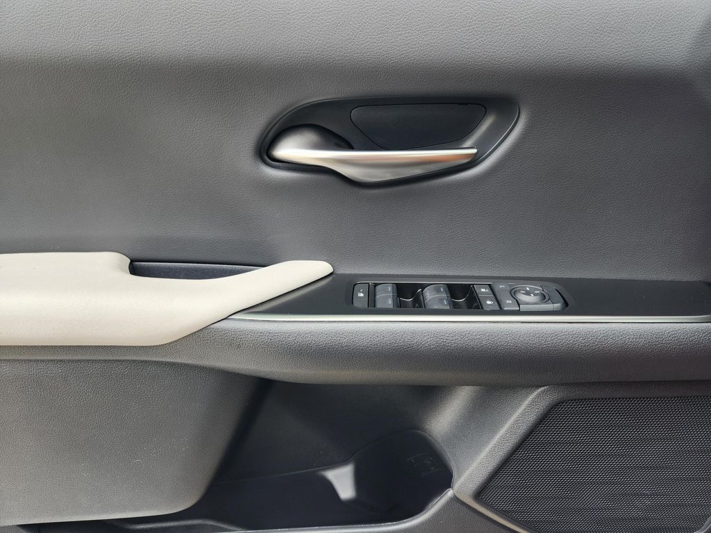 صورة مصغرة 18 لـ 2026 Lexus UX 300H F SPORT DESIGN