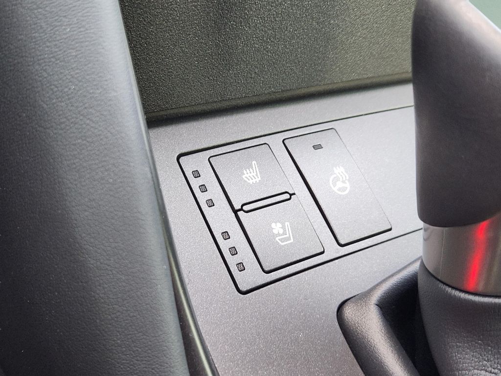صورة مصغرة 18 لـ 2023 Lexus IS 300 BASE