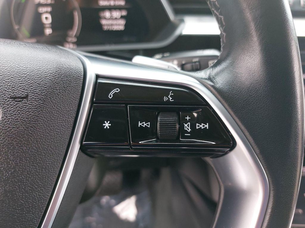 صورة مصغرة 18 لـ 2024 AUDI Q8 E-TRON PREMIUM PLUS
