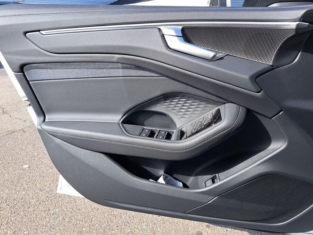 صورة مصغرة 26 لـ 2026 AUDI A6 PREMIUM PLUS QUATTRO S TRONIC