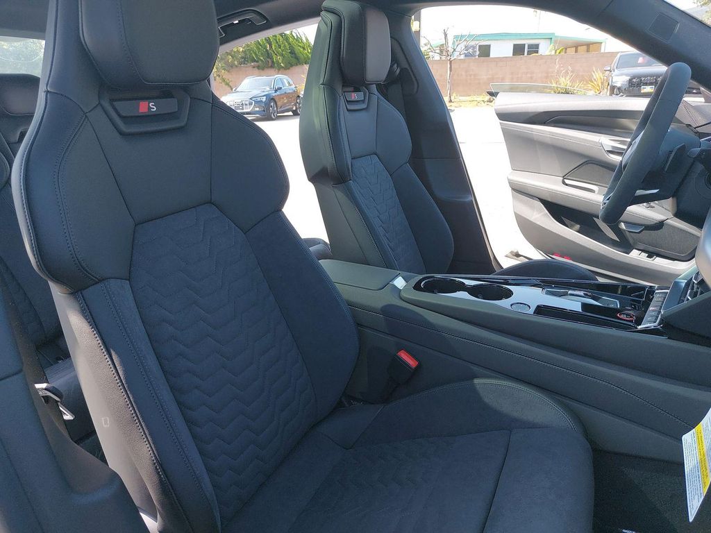 صورة 10 لـ 2026 AUDI S E-TRON GT PREMIUM PLUS QUATTRO
