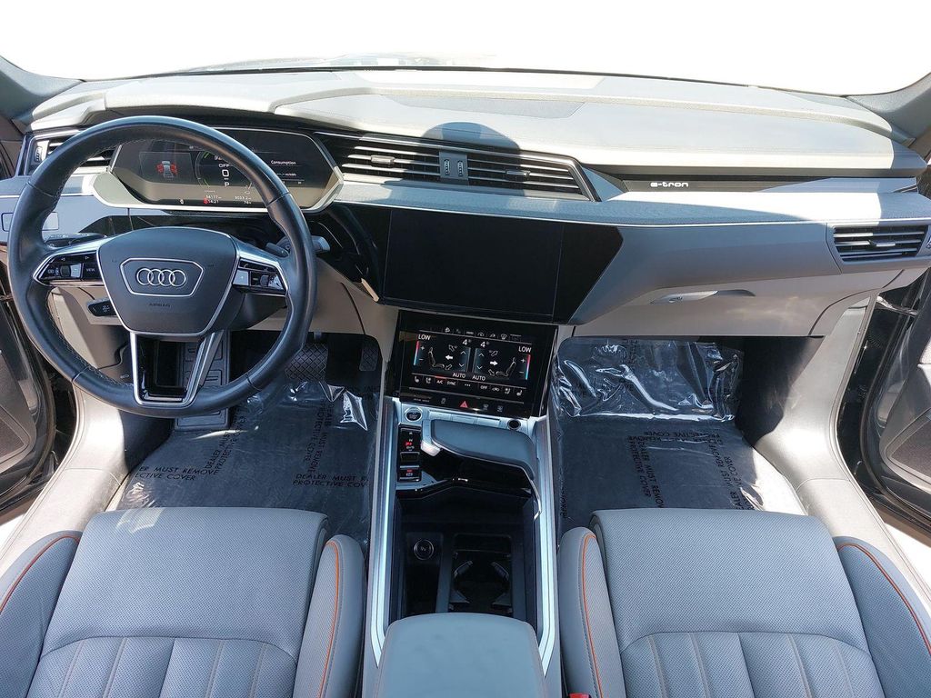 صورة 9 لـ 2024 AUDI Q8 E-TRON PRESTIGE