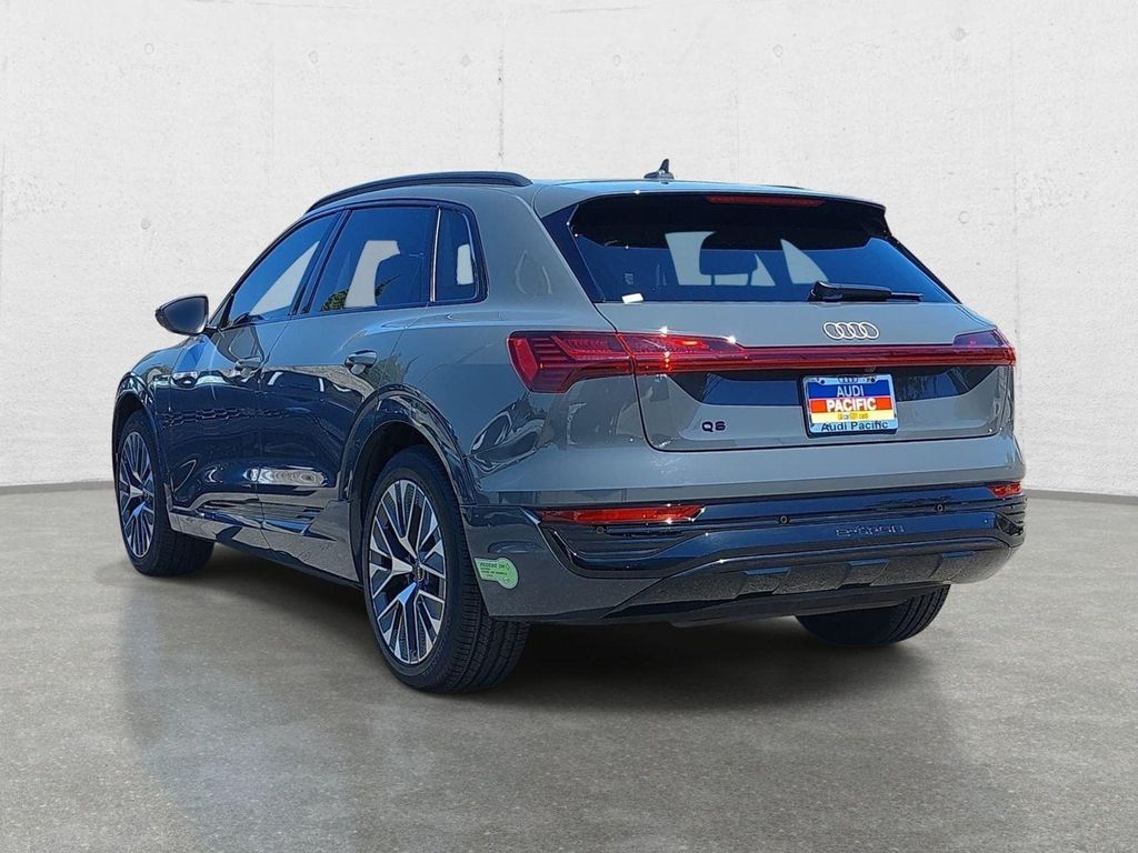 صورة 7 لـ 2024 AUDI Q8 E-TRON PRESTIGE