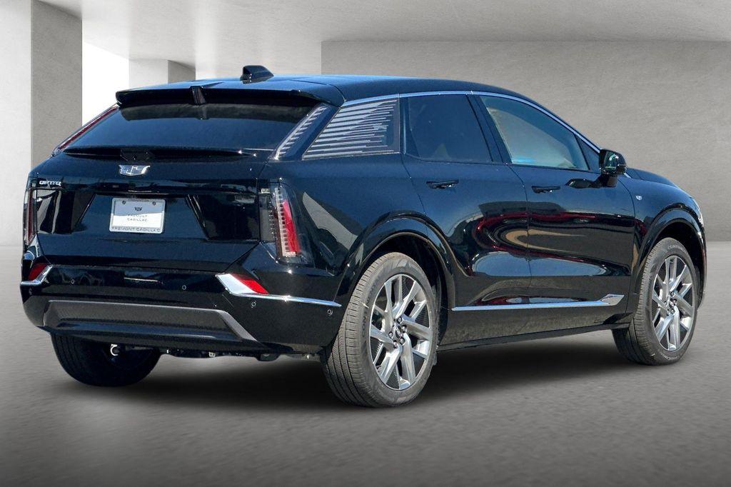 2027 Cadillac OPTIQ LUXURY — фото 3