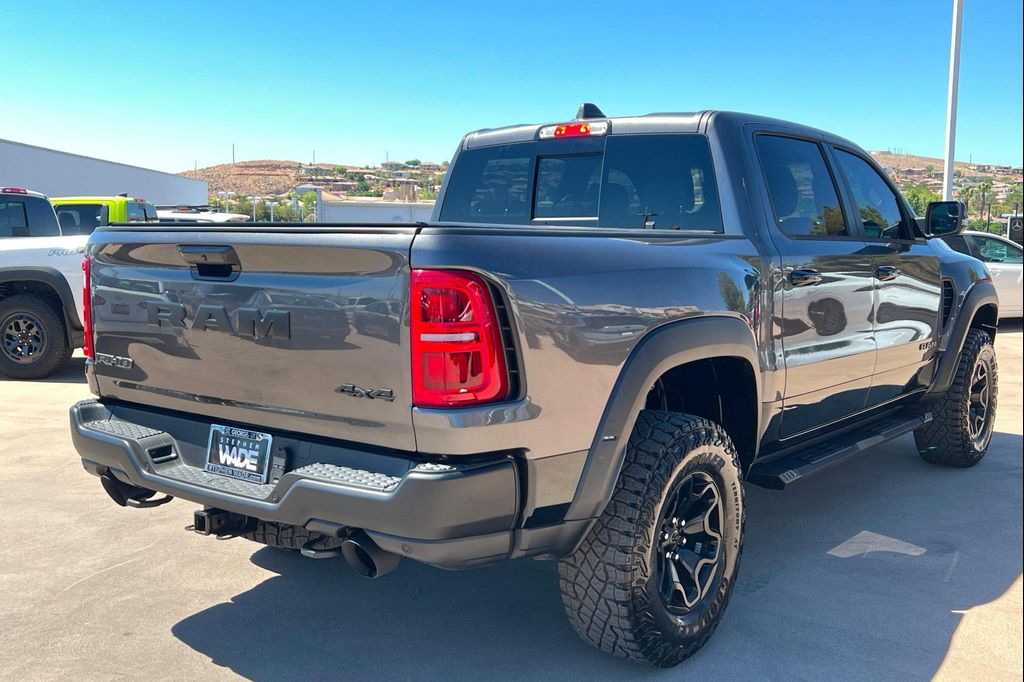 صورة 6 لـ 2025 RAM 1500 RHO CREW CAB 4X4 5'7' BOX