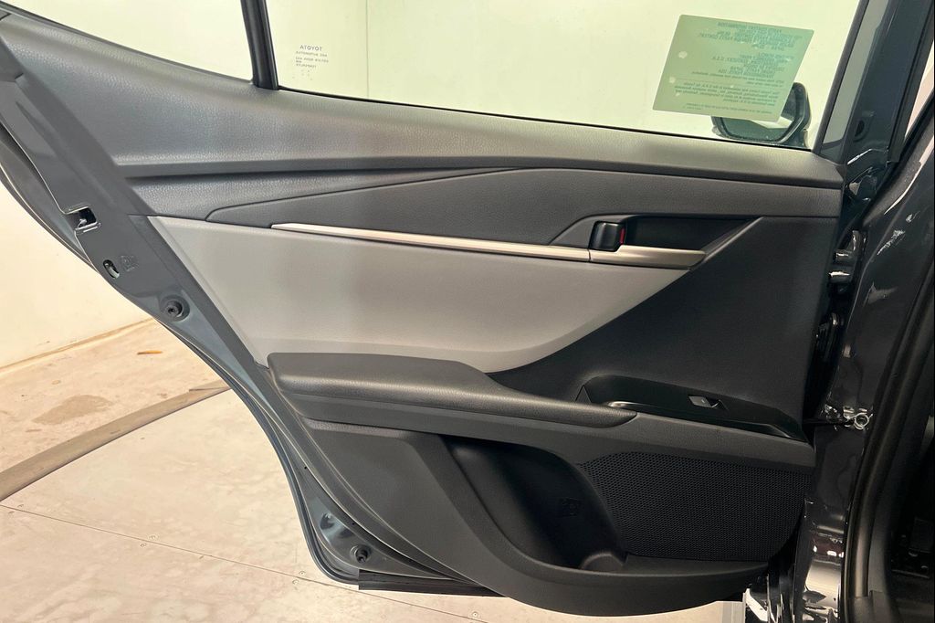 2026 Toyota CAMRY SE — миниатюра 19