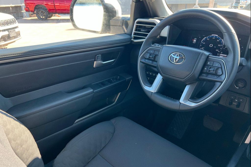2025 Toyota SEQUOIA SR5 — миниатюра 12
