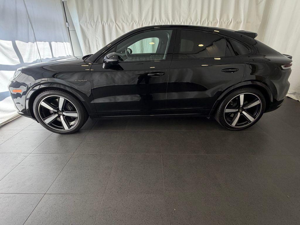 2025 Porsche CAYENNE TURBO photo 2