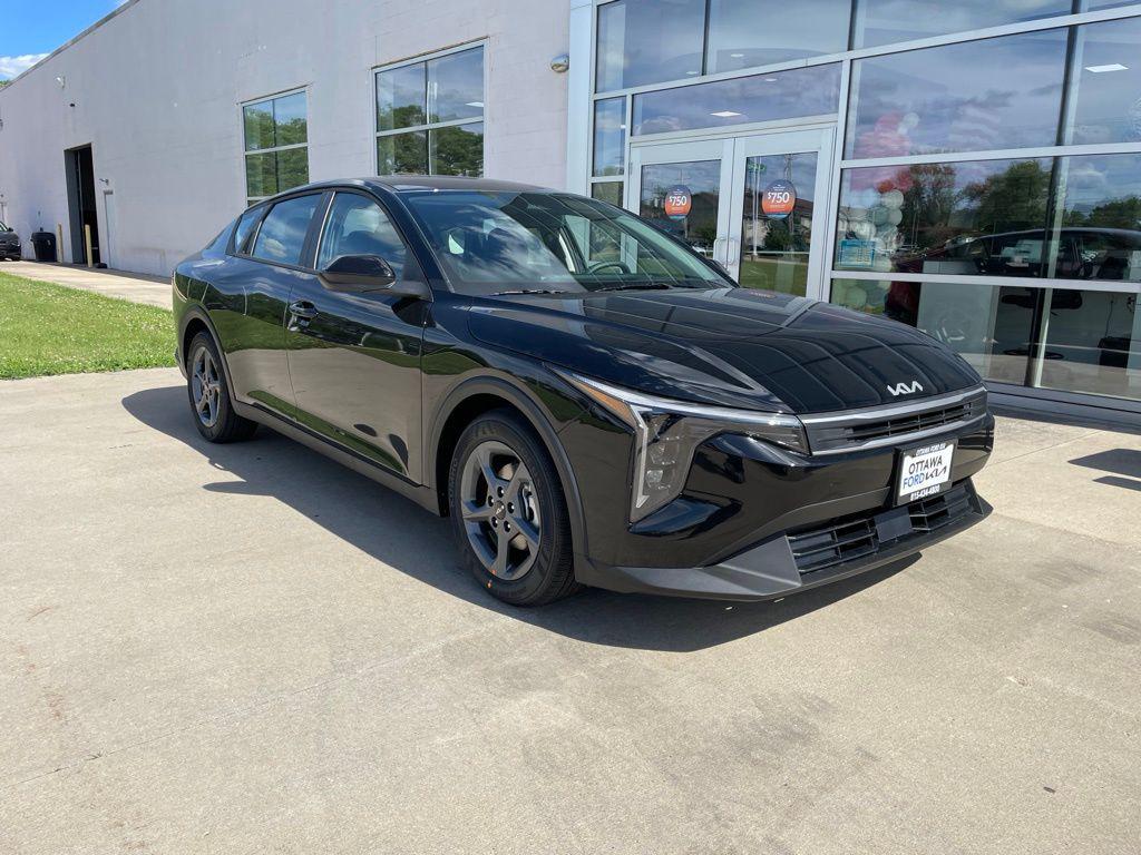 New 2026 Kia K4 LXS