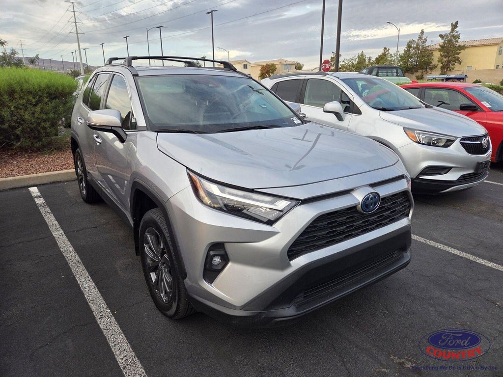 2024 Toyota RAV4 HYBRID XLE PREMIUM — фото 1