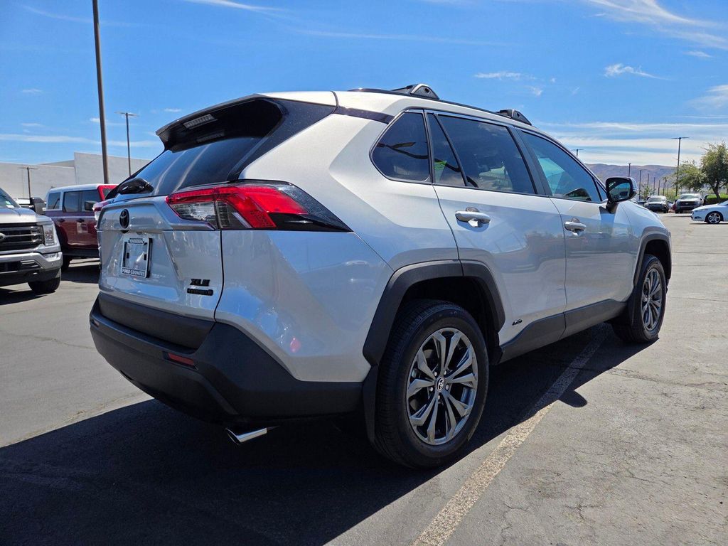 2024 Toyota RAV4 HYBRID XLE PREMIUM — миниатюра 6