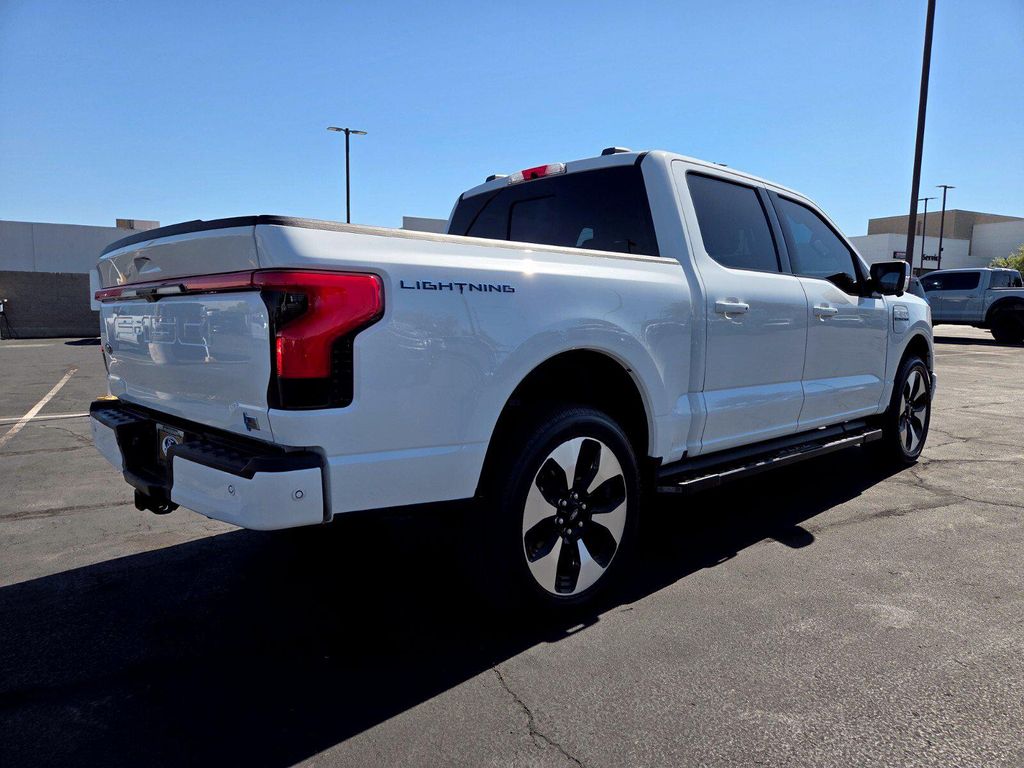 2023 FORD F-150 LIGHTNING PLATINUM — фото 6