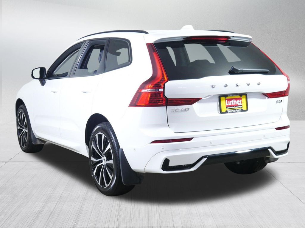 صورة 5 لـ 2023 Volvo XC60 B5 PLUS DARK THEME