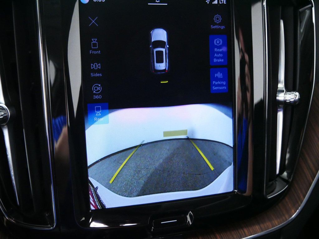 صورة 33 لـ 2023 Volvo XC60 B5 PLUS DARK THEME