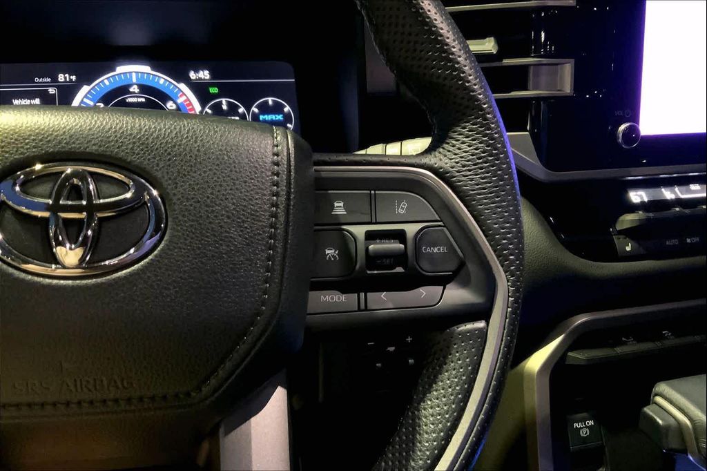 2025 Toyota SEQUOIA SR5 缩略图 22